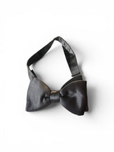 Load image into Gallery viewer, NWOT Ermenegildo Zegna premium Dark grey Silk Pre-Tied Bow Tie.