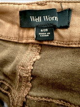 Load image into Gallery viewer, NWT Well Worn Women's High Rise Classic Straight Leg Jeans Nutshell 8/29