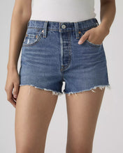 Load image into Gallery viewer, NWT  Levi’s 501° Original Fit High Rise Women’s Shorts Roll Away -Medium Wash 28
