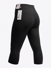 Load image into Gallery viewer, NWT CALIA by Carrie Underwood Black High-Rise Cropped Leggings S
