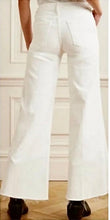 Load image into Gallery viewer, NWT Mother The Roller Fray Fairest Of Them All Jean Size 31
