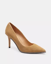 Load image into Gallery viewer, Coach Waverly Pump Suede Peanut 7B
