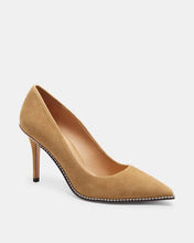 Load image into Gallery viewer, Coach Waverly Pump Suede Peanut 7B
