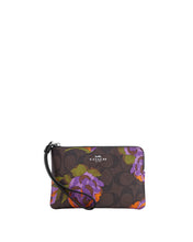 Load image into Gallery viewer, Coach corner zip wristlet in signature canvas With Rose Print
