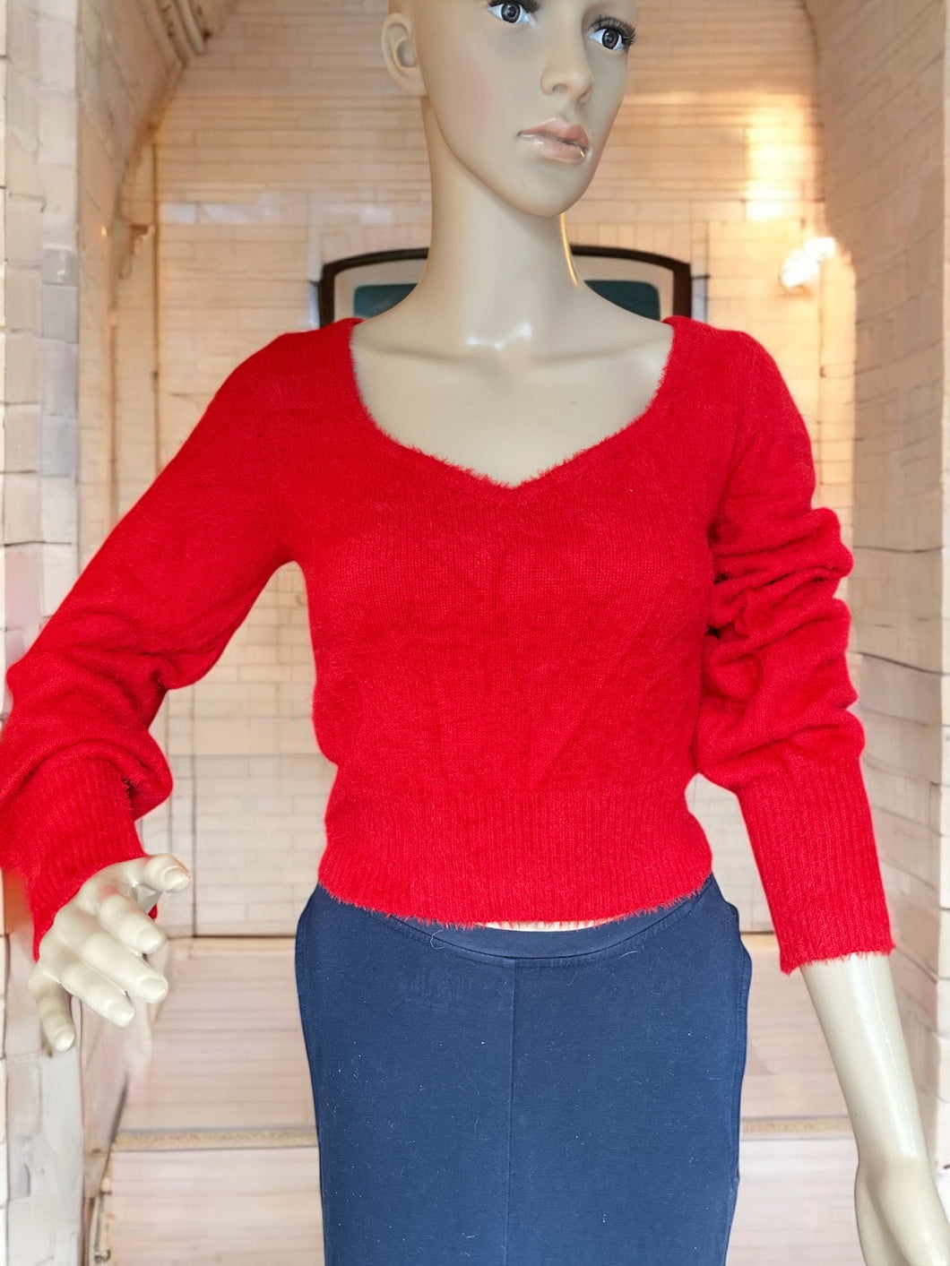 Sincerely Jules Size Medium Sweater Cropped Pullover v-neck Super Soft