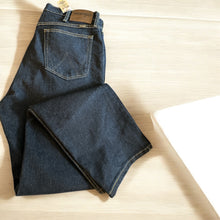 Load image into Gallery viewer, Wrangler Men&#39;s Blue Jeans Regular Fit 34 x 32
