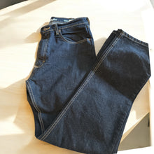 Load image into Gallery viewer, Wrangler Men&#39;s Blue Jeans Regular Fit 34 x 32
