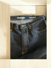 Load image into Gallery viewer, Wrangler Men&#39;s Blue Jeans Regular Fit 34 x 32
