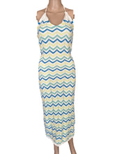 Load image into Gallery viewer, Freshman 1996 Blue &amp; Cream Chevron Crochet Small
