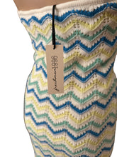 Load image into Gallery viewer, Freshman 1996 Blue &amp; Cream Chevron Crochet Small
