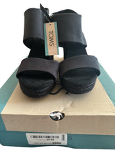 Load image into Gallery viewer, TOMS WOMEN MAJORCA PLATFORM BLACK BASKET WEAVE 7.5
